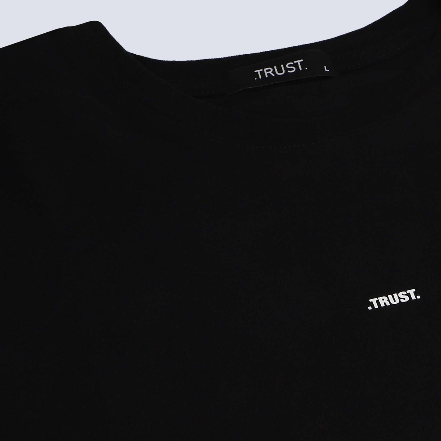 Playera Negra Trust Basics